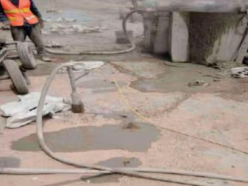 达坂城水泥混凝土路面板底注浆技术 路面脱空注浆整治方案